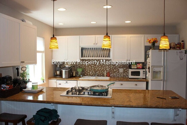 Building Photo - Cute Home in Near Downtown Evergreen!
