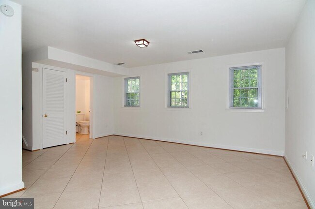 Building Photo - 5504 Beech Ave