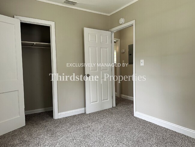 Building Photo - 927 SARANAC ST, JACKSONVILLE, FL 32254