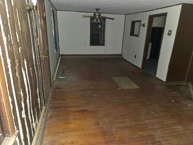 Building Photo - 143 Elm St