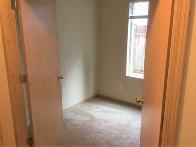 Building Photo - 37828 Hamilton Ridge Dr