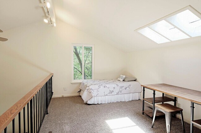 Building Photo - End-Unit Stonehenge Townhome With Loft & Private Deck