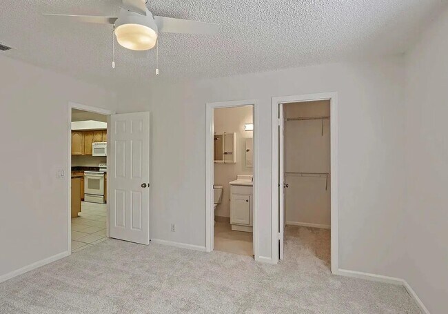 Building Photo - 9258 Green Meadows Way
