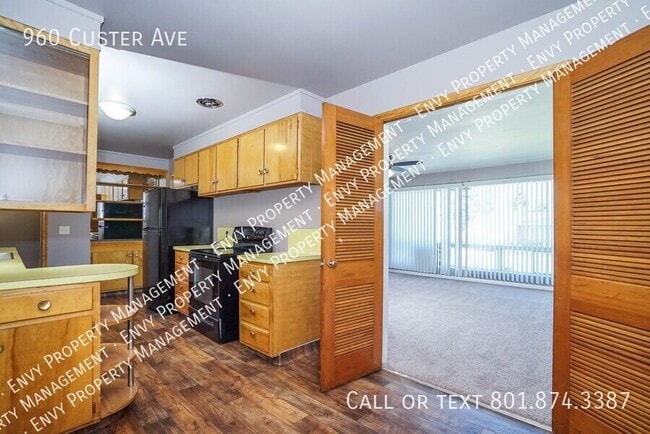 Building Photo - 960 Custer Ave