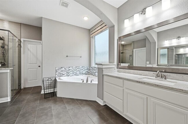 Building Photo - 311 Tangerine Dr