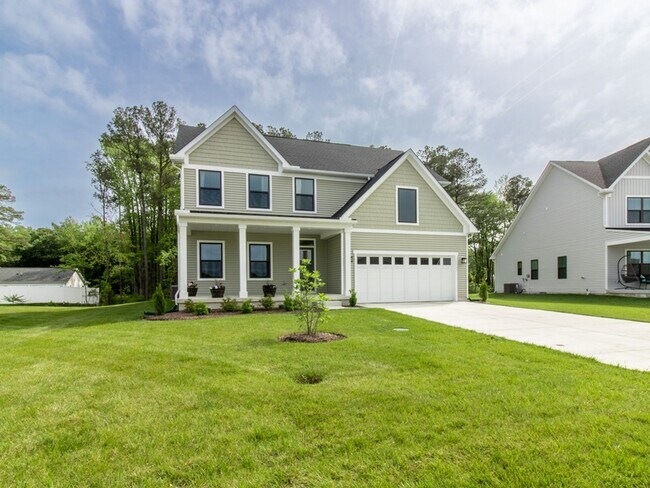Building Photo - 12 MONTH RENTAL - 3 BED 2.5 BATH SINGLE FA...
