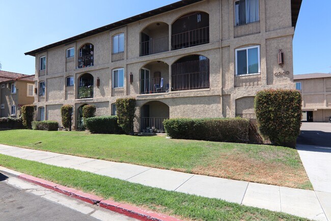 Building Photo - 4240 Menlo Ave