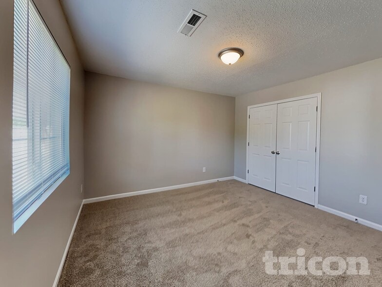 Building Photo - 1135 Edinburgh Dr