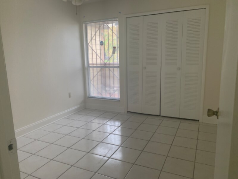Building Photo - 5898 Sagunto St