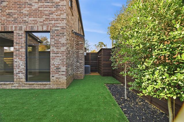 Building Photo - 4929 Newmore Ave