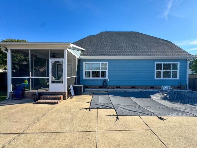 Building Photo - Well-Maintained 4 Bed 2.5 Bath Home with a Pool