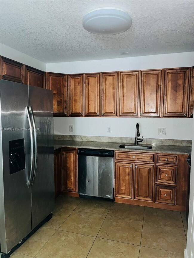 Building Photo - 7701 SW 10th Ct