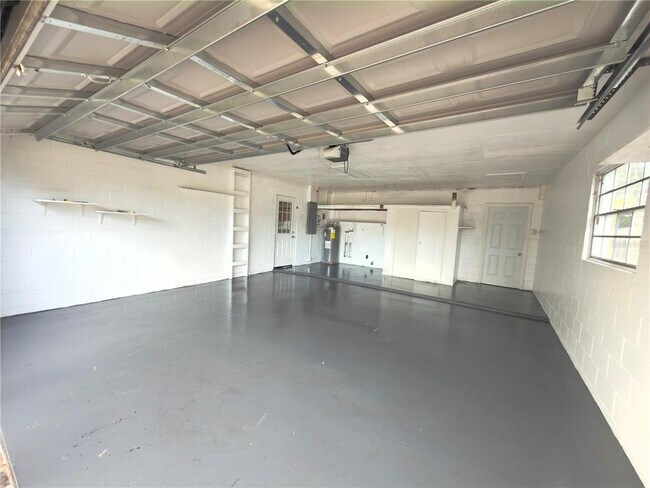 Building Photo - 2467 Sunderland Rd