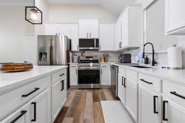 Building Photo - 711 Audra Ln