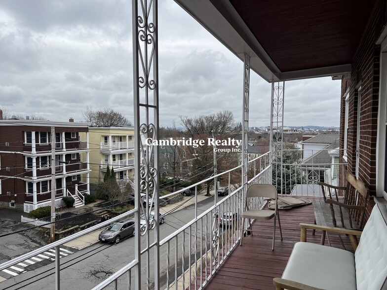 Building Photo - 66 Craigie St