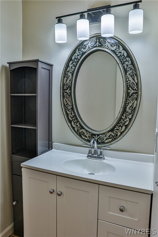 Building Photo - 21 Center St