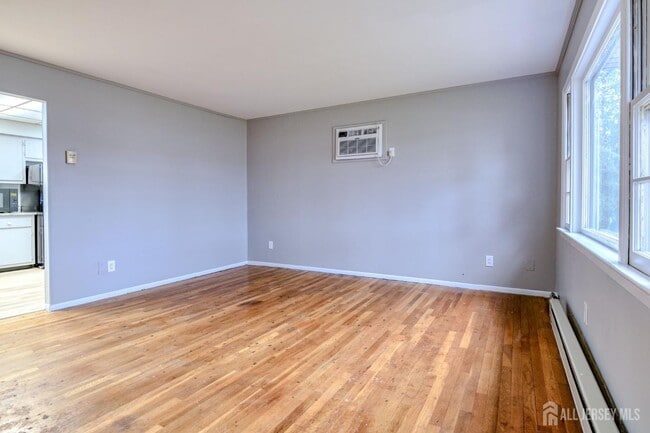 Building Photo - 347 Lincoln Blvd