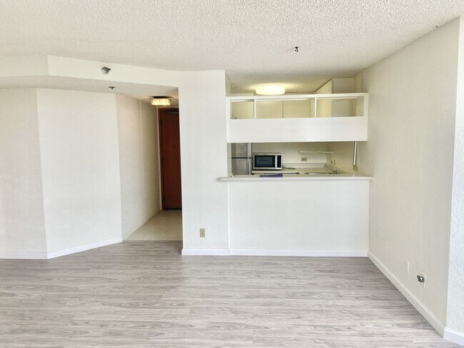 Building Photo - One bedroom one bath in Highly Desirable B...