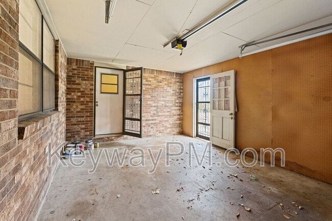 Building Photo - 3327 Cockatoo Rd