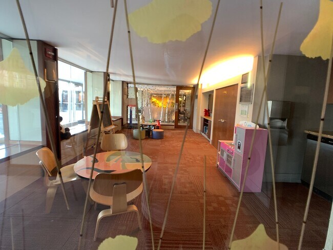 Building Photo - 400 E Randolph St