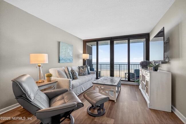 Building Photo - 601 1st St S