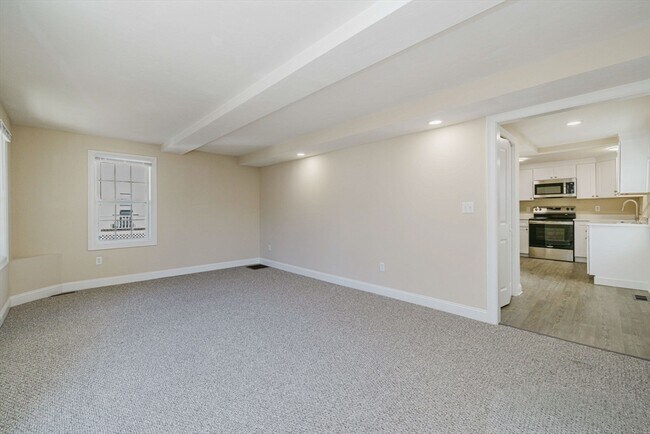 Building Photo - 687 Washington St