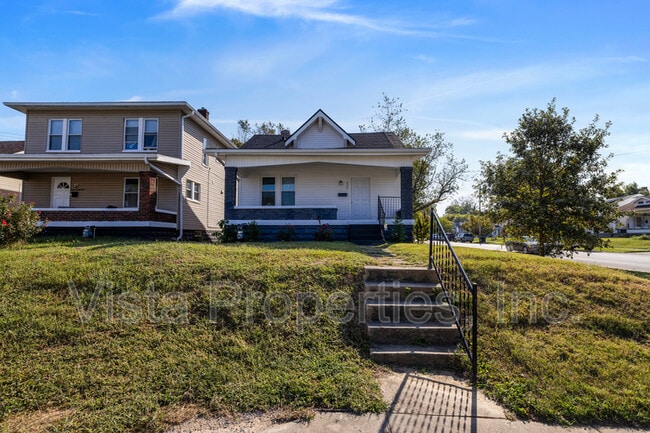 Building Photo - 835 S 38th St