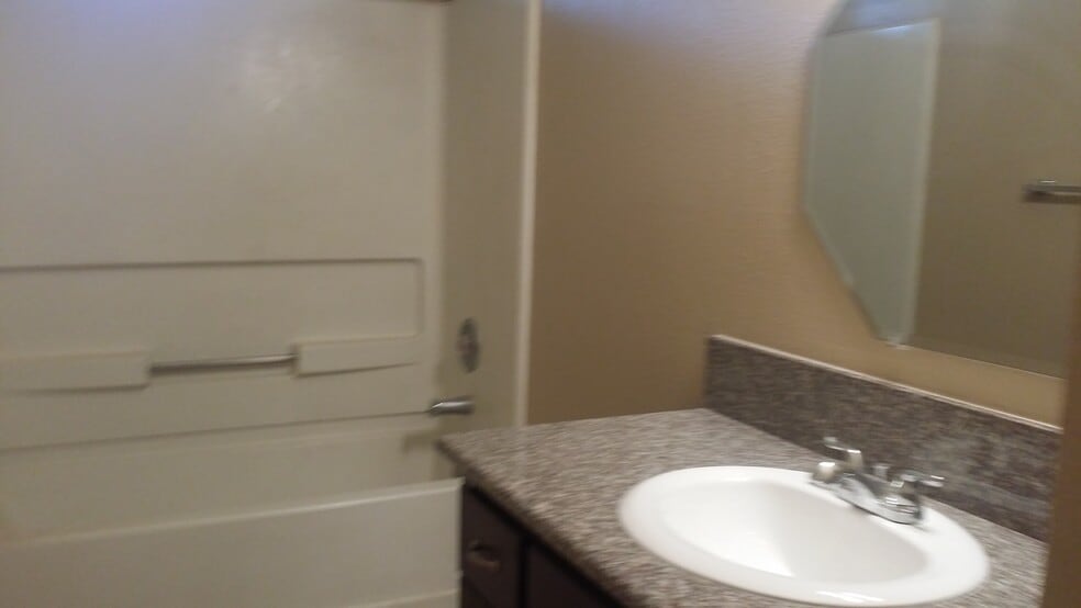 Building Photo - 275 W Beechwood Ave