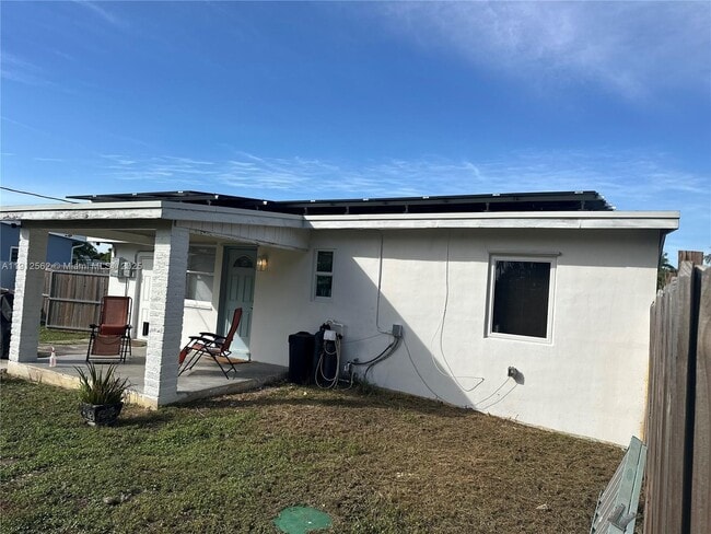 Building Photo - 420 NE 12th St