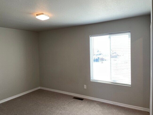 Building Photo - Corner Lot Comfort in Lorson Ranch – 3BD w...