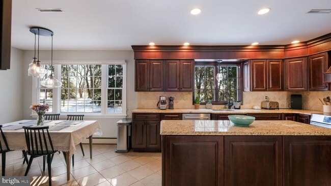 Building Photo - 154 Ash Way