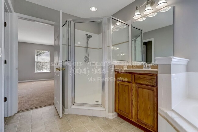 Building Photo - 409 S Hidden Tree Dr