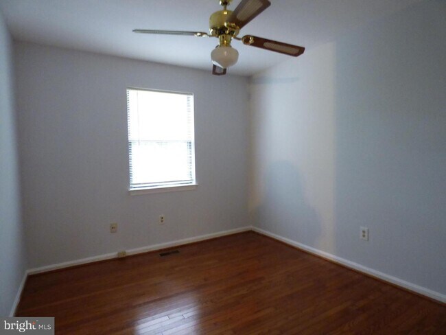 Building Photo - 6634 Westbury Oaks Ct