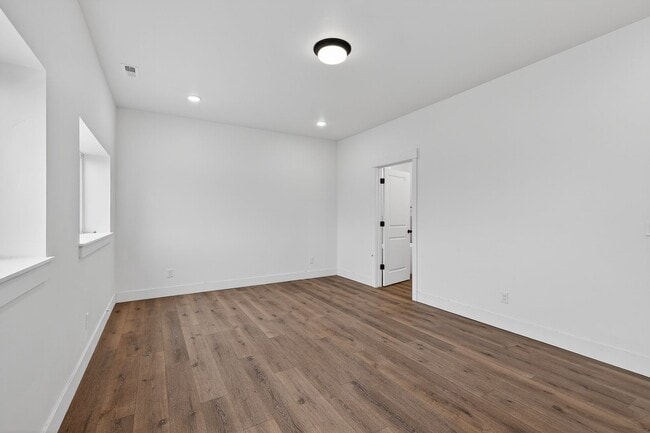 Building Photo - JR199L