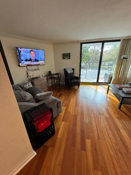 Building Photo - 1201 River Reach Dr