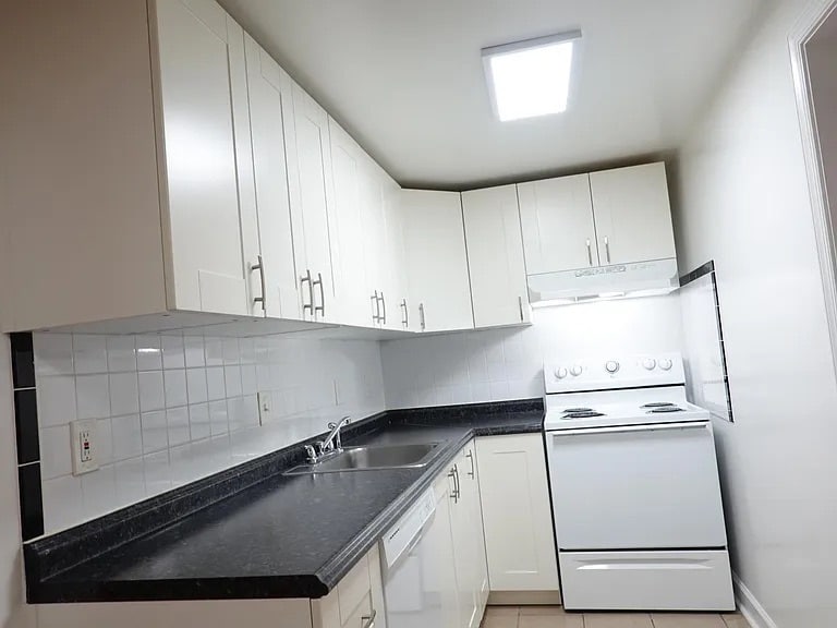 Building Photo - 910 Kennebec Ave