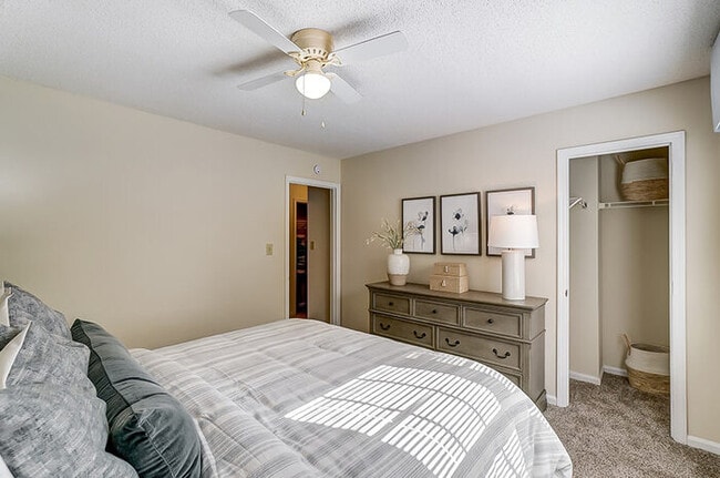 Building Photo - Luxurious and affordable all-brick townhom...