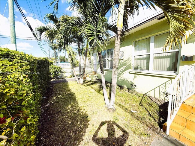 Building Photo - 503 SW 19th Ave