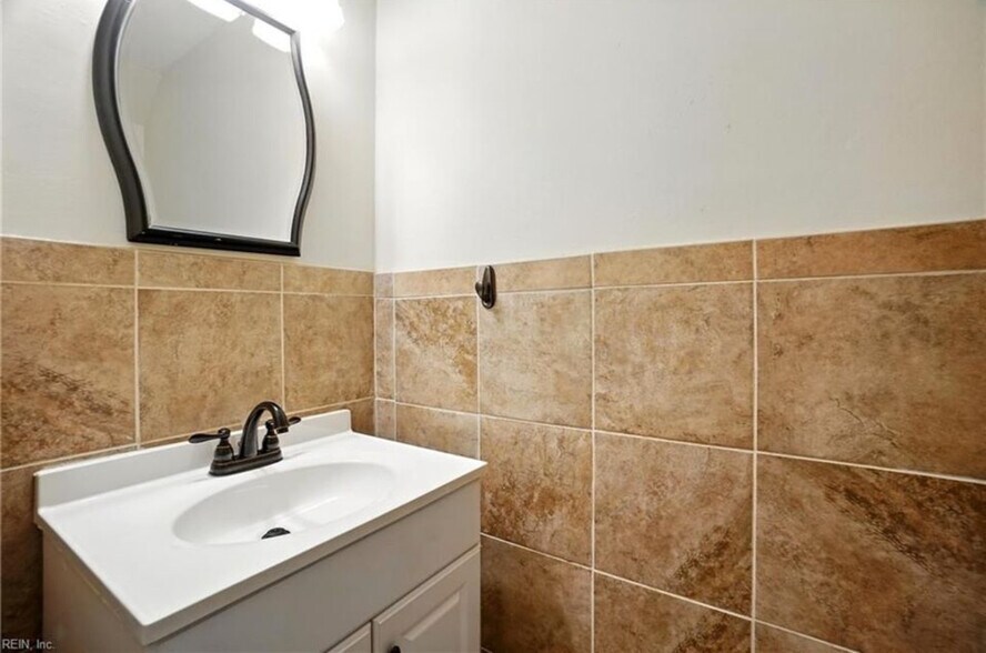 Building Photo - 590 Tenbee Ln