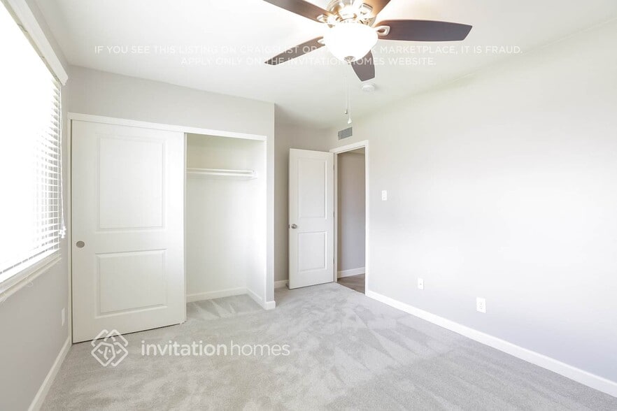 Building Photo - 6827 S Willow Dr