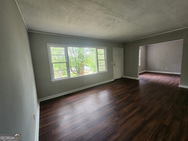 Building Photo - 4117 Lake Dr