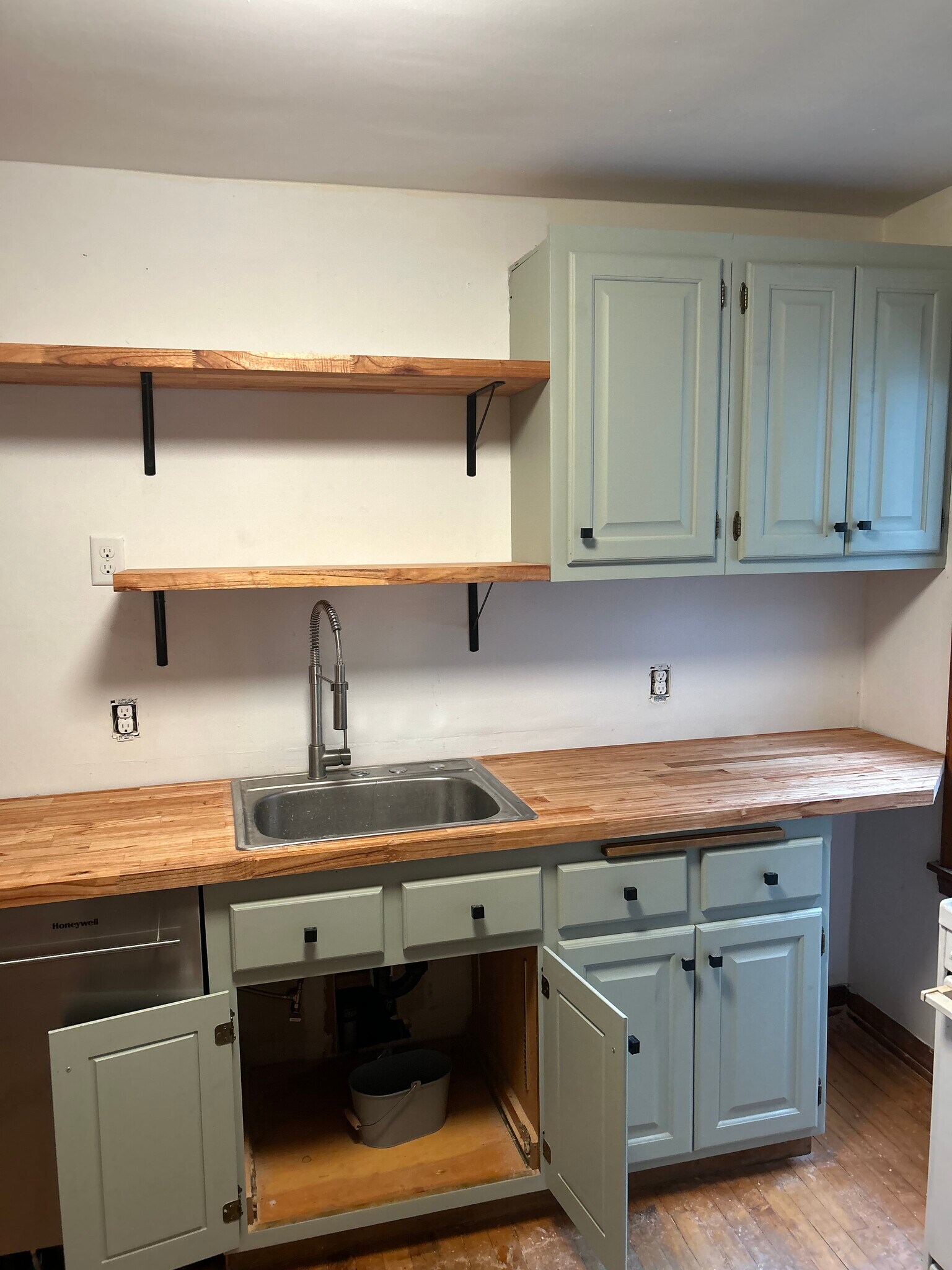 Building Photo - 1202 Buchanan St NE