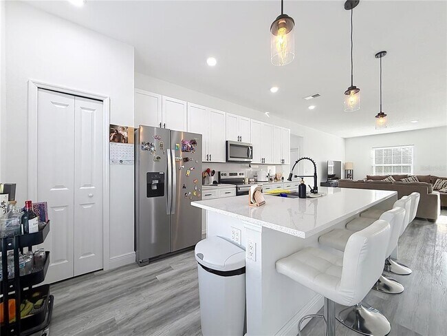 Building Photo - 16950 SW 42 Ave