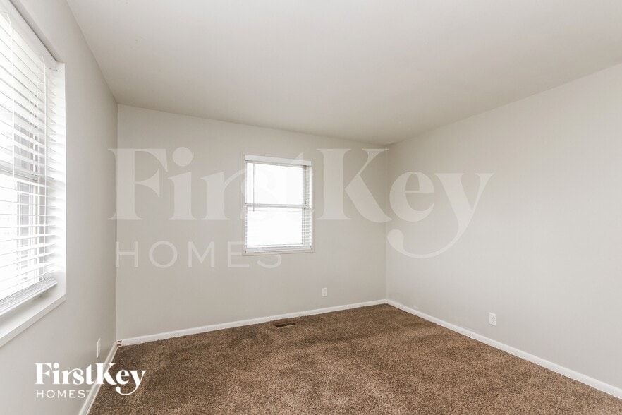 Building Photo - 3940 N Graham Ave