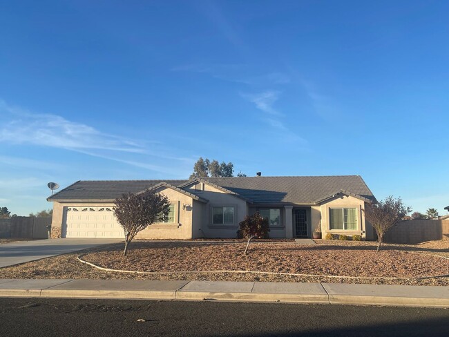 Building Photo - Apple Valley Home in the Vineyards - Beaut...