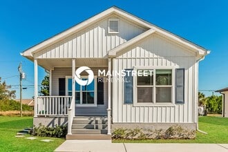Building Photo - 3 Bedroom Pet-Friendly Home in North Port, FL with Main Street Renewal