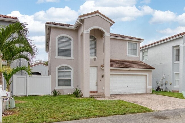 Building Photo - 3810 SW 51st St