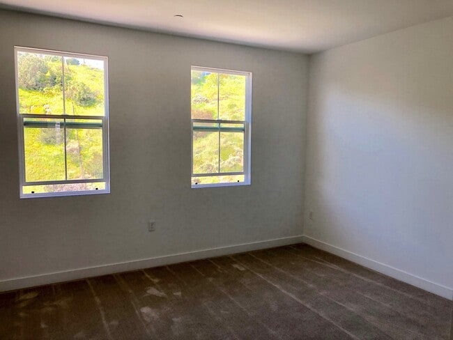 Building Photo - Gorgeous 4 bed/4 bath w/2 car garage in new community w/pool less than 1 mile to the beach!