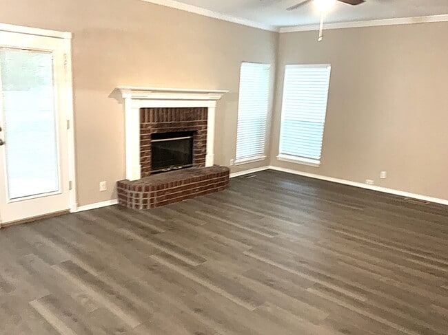 Building Photo - 513 N Sweet Gum Ave