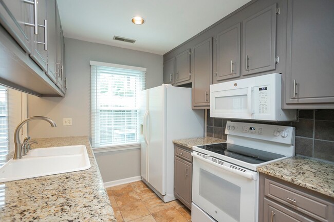 Building Photo - 127 Lakebrink Dr